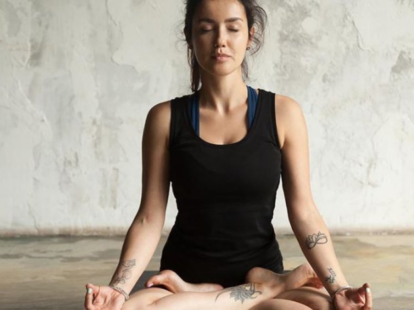 Si yoga ndihmon në luftimin e depresionit