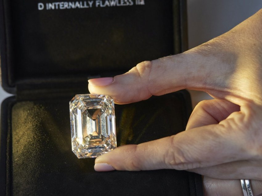 Diamanti më i madh i zbuluar do të dalë në ankand