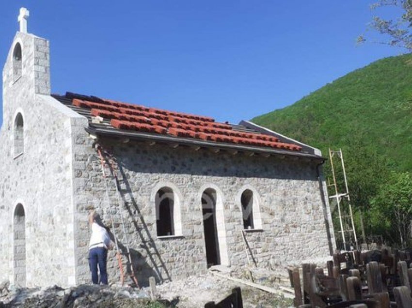 Shteti e la në harresë, emigranti rindërton kishën 2 shekullore në Mirditë