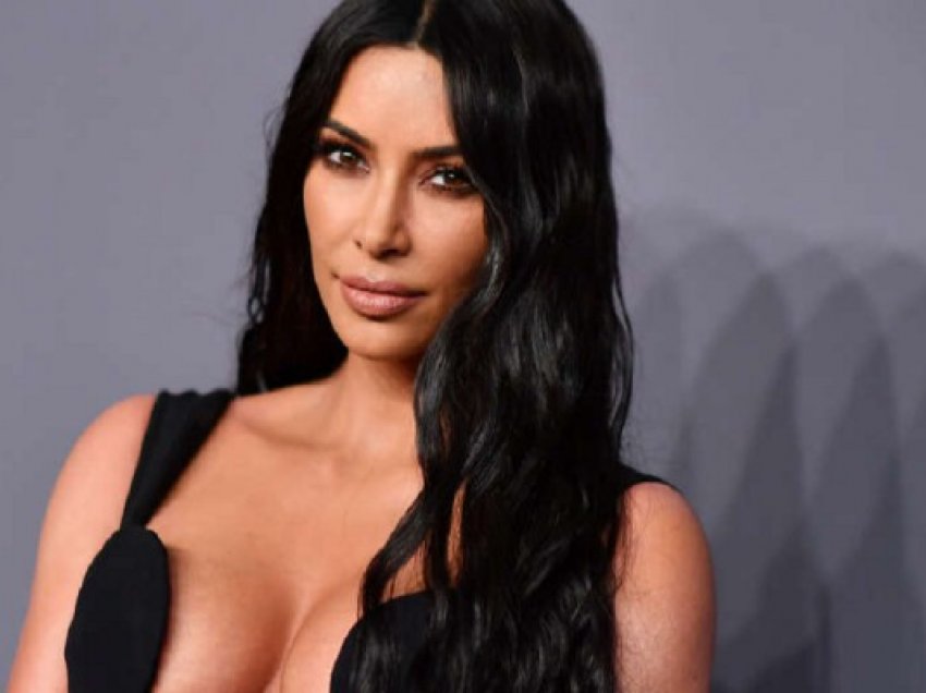 ​Qeveria amerikane po i kërkon Kim Kardashian të kthejë statujën e vjedhur