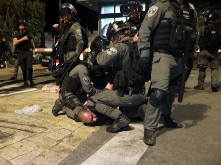 Vazhdojnë përleshjet mes palestinezëve e policisë izraelite, dhjetëra të plagosur