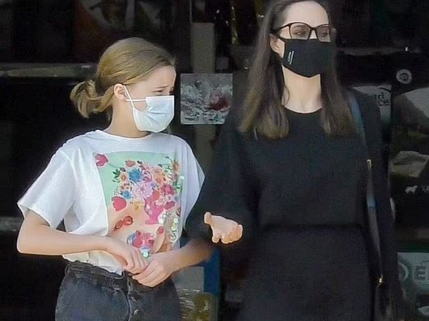 Angelina Jolie fotografohet me vajzën në një dalje publike në Los Angeles