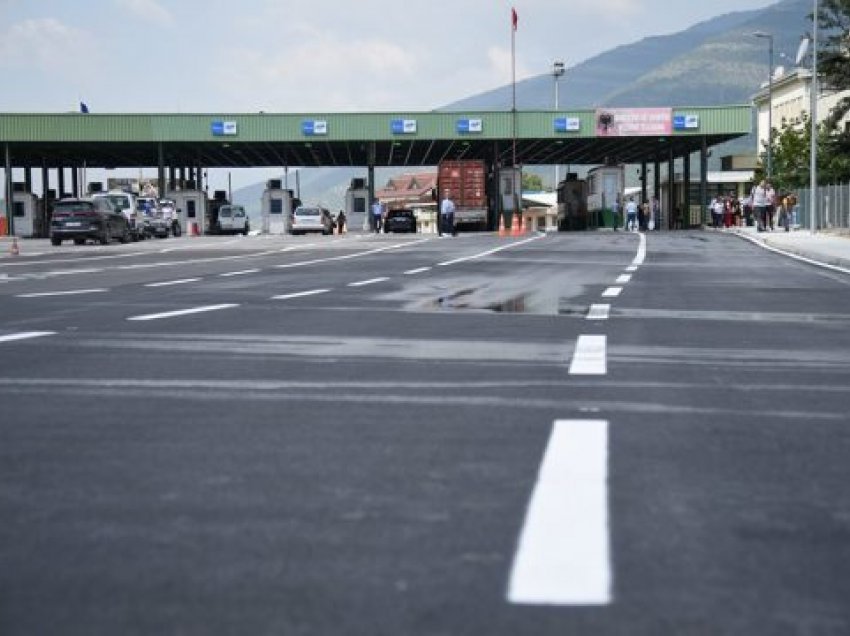 Qyterarët nga Kosova ia mësyjnë Shqipërisë për Bajram, krijohen kolona në kufi