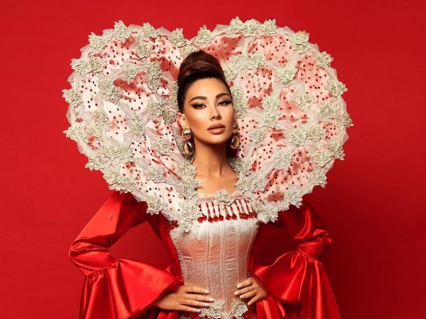 Kjo bukuroshe përfaqëson Shqipërinë në ‘Miss Universe’, video me kostumin kombëtar do t’ju lërë pa fjalë