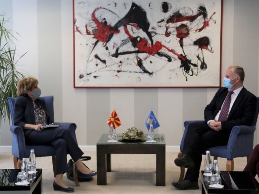 ​Bislimi dhe ambasadorja e Maqedonisë flasin për mbledhjen e dy qeverive