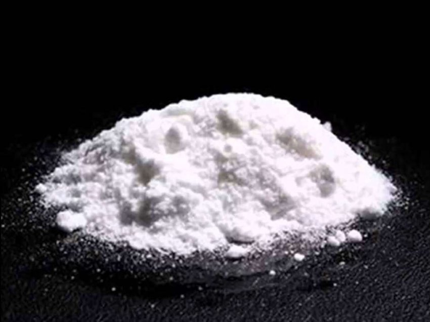 Kokainë gati për shitje dhe armë, arrestohen tre persona 