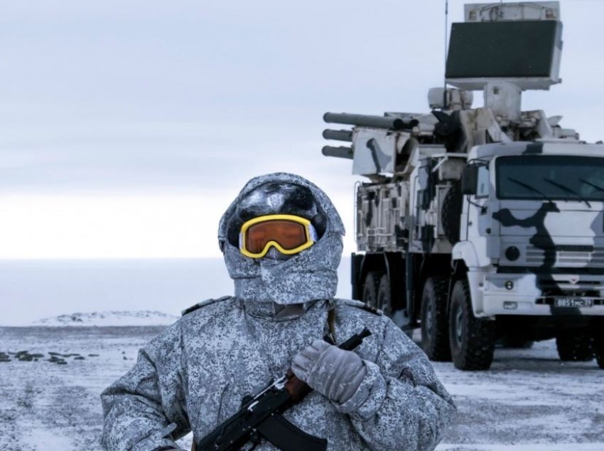 Rusia zgjeron praninë ushtarake në Arktik