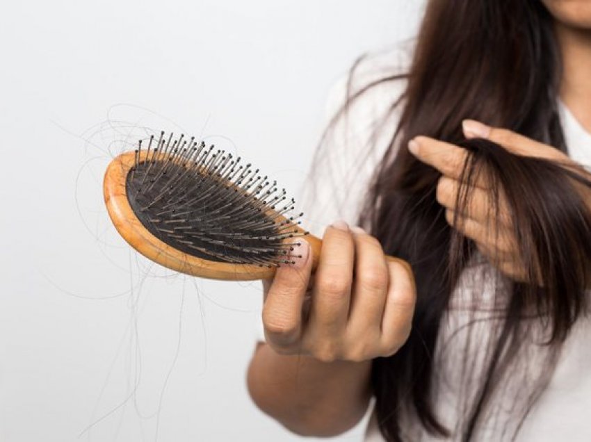 Sa zgjat rënia e flokëve, e shkaktuar nga Covid-19