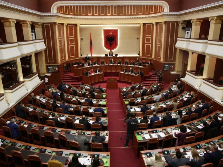 Kandidatja për kryetare në PD paralajmëron zhvillime të bujshme: Në politikën shqiptare ka rënë një bombë atomike