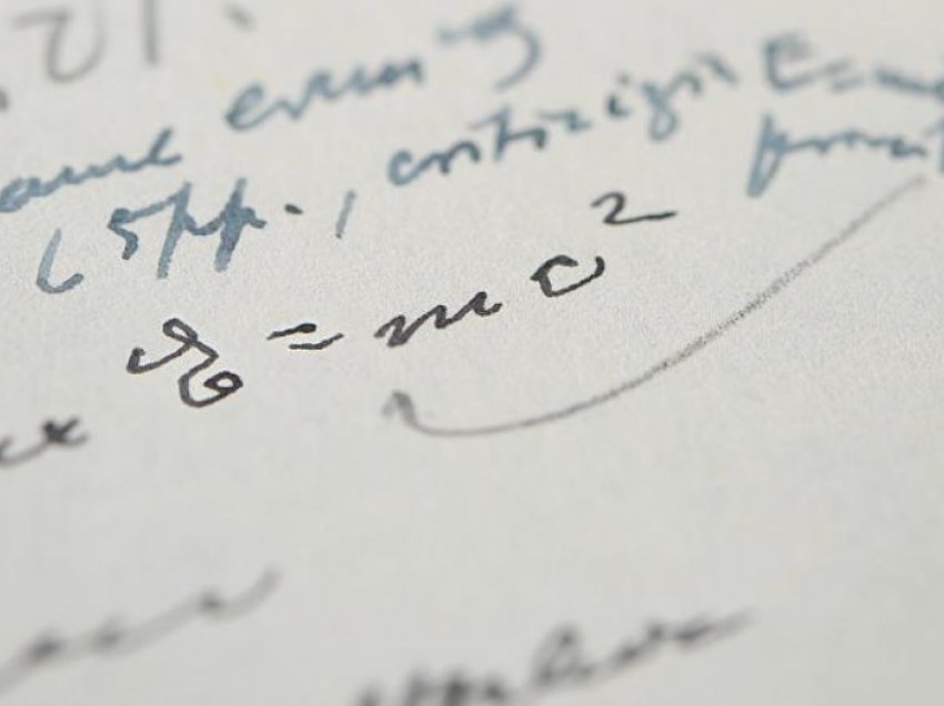 Formula e famshme e Ajnshtajnit për relativitetin shitet në ankand një milion euro