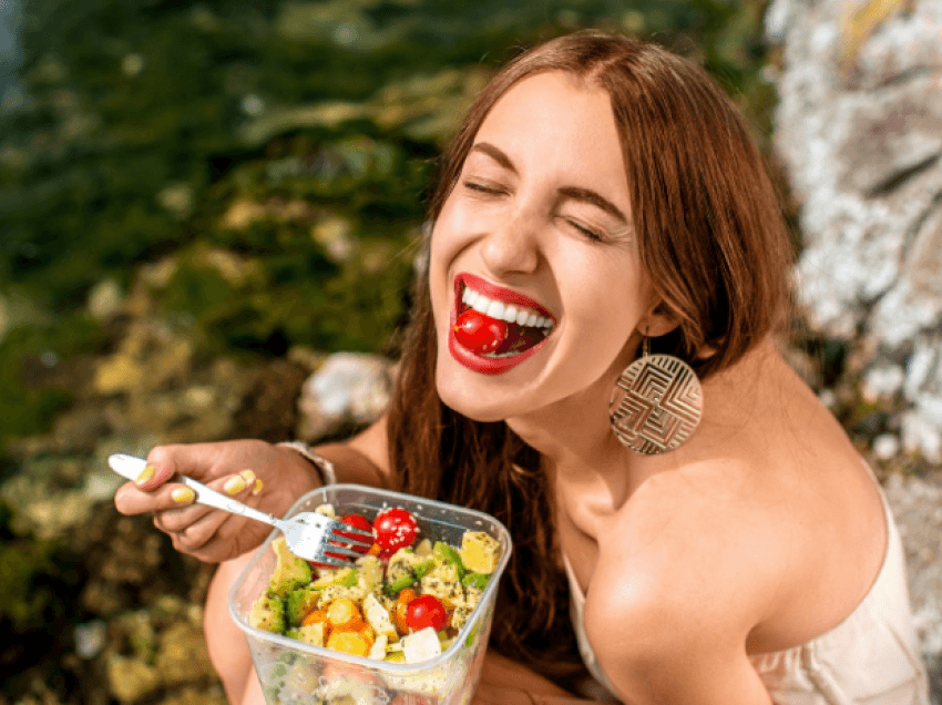 Dieta e humorit: Çfarë duhet të hani që të jeni të lumtur?