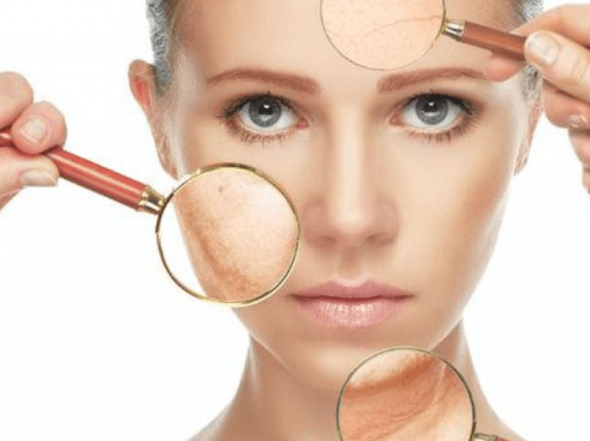 2 arsye pse makeup-i mund të përshpejtojë rrudhat: Ç’duhet të bëni