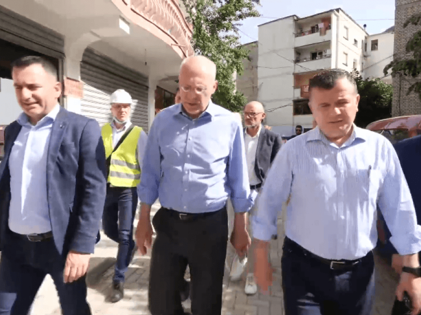 Balla dhe ambasadori Zingraf inspektojnë rehabilitimin e rrjetit të ujësjellësit dhe kanalizimeve në Librazhd
