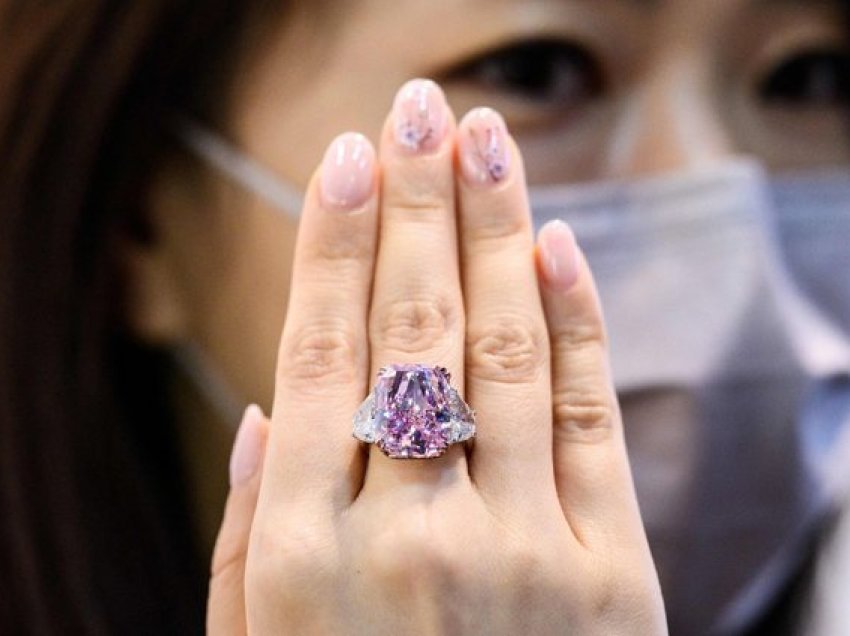 ‘The Sakura’, diamanti rozë që theu rekord si më i madhi i këtij lloji