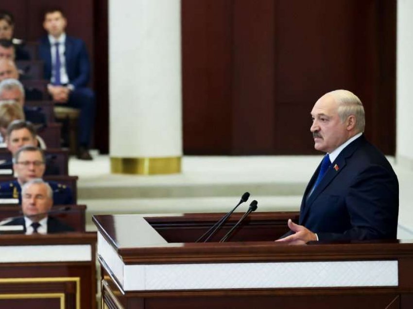 Lukashenko akuzon gazetarin e kapur për “rebelim të përgjakshëm”
