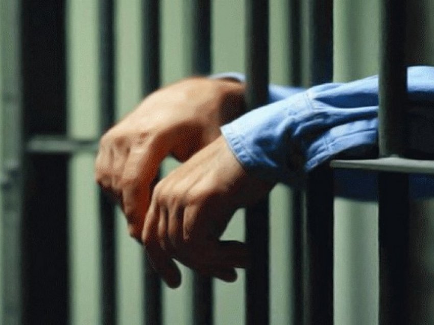 Sherr në qelitë e burgut, i dënuari shqiptar bën për spital grabitësin e njohur në Greqi