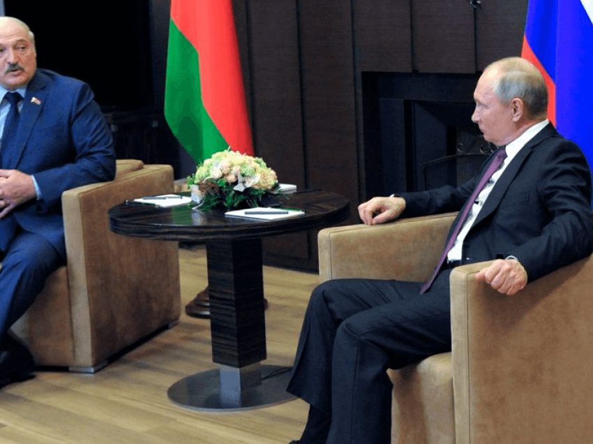 Lukashenko i ankohet Putinit për Perëndimin