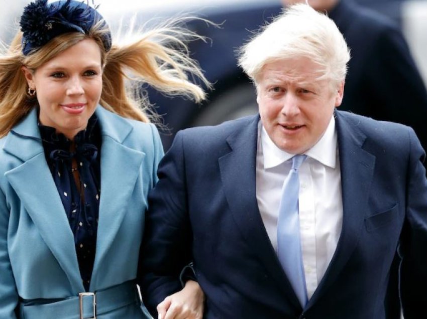 Kryeministri britanik martohet në ceremoni sekrete me partneren 23 vjet më të re