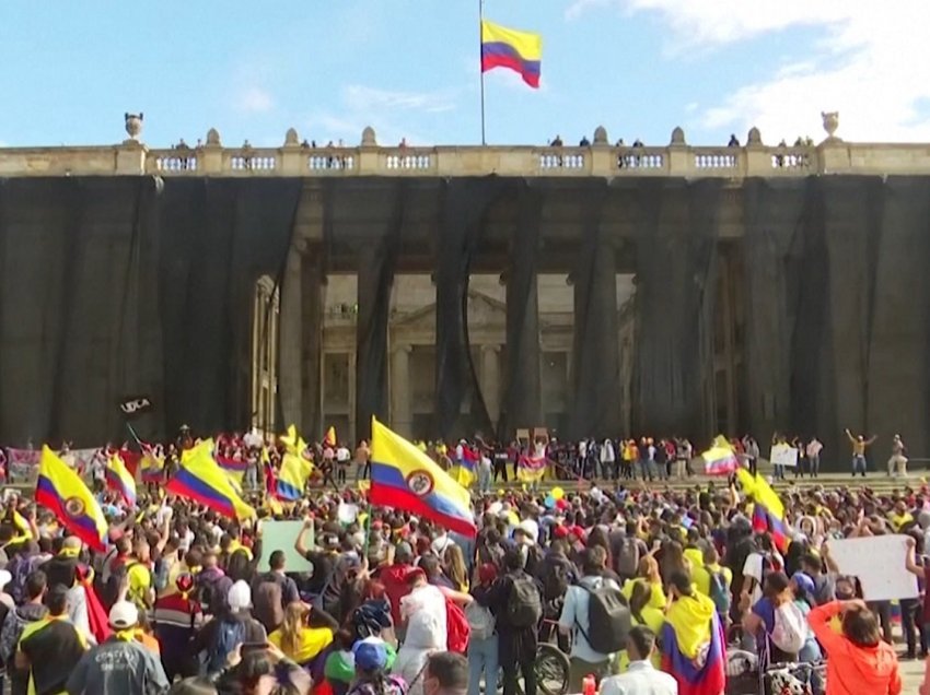 Ushtria kolumbiane përgatitet të shtypë protestat