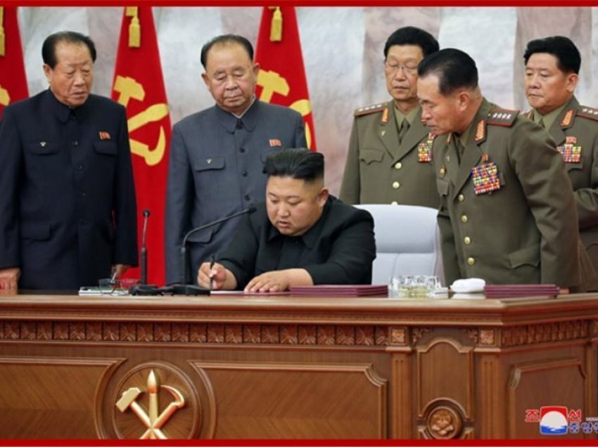 Kim Jong Un urdhëron ekzekutimin e një burri që shiste CD me këngët e Koresë së Jugut