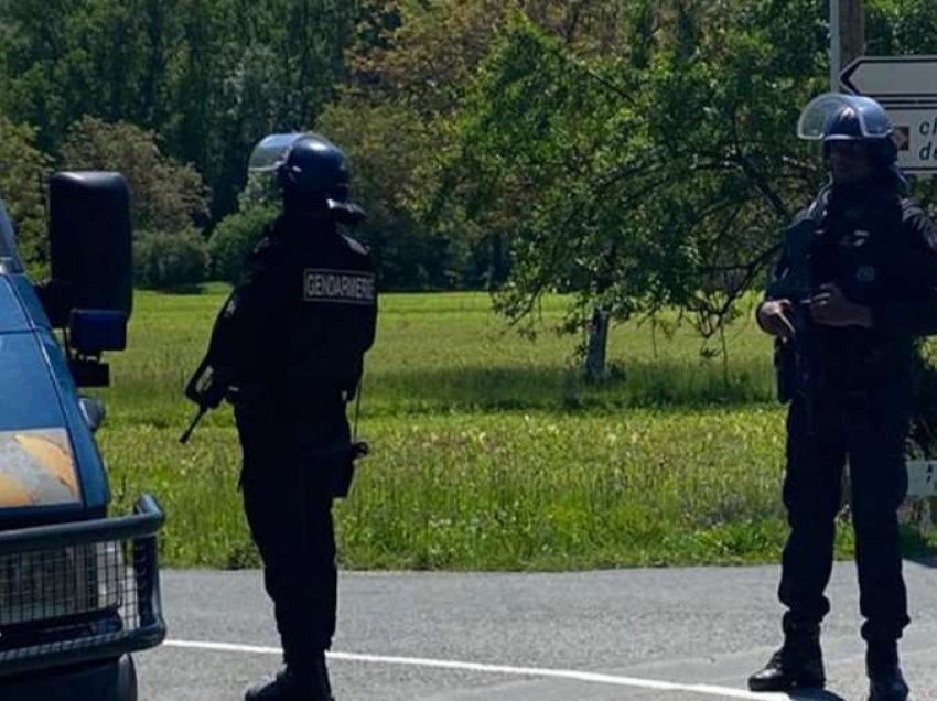 Pas 24 orëve, neutralizohet personi që sulmoi me armë policinë franceze