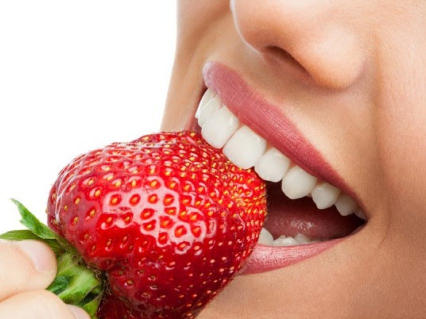 ​Ushqimet që përmirësojnë shëndetin oral
