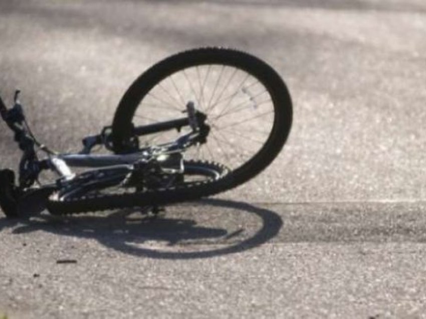 Aksident te ish-“Sheshi Shqiponja”, makina përplas 25-vjeçarin me biçikletë