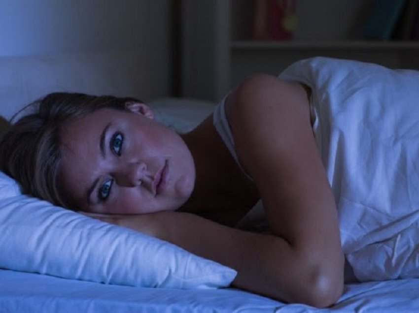 Çfarë i ndodh trurit tuaj nëse flini më pak se gjashtë orë?