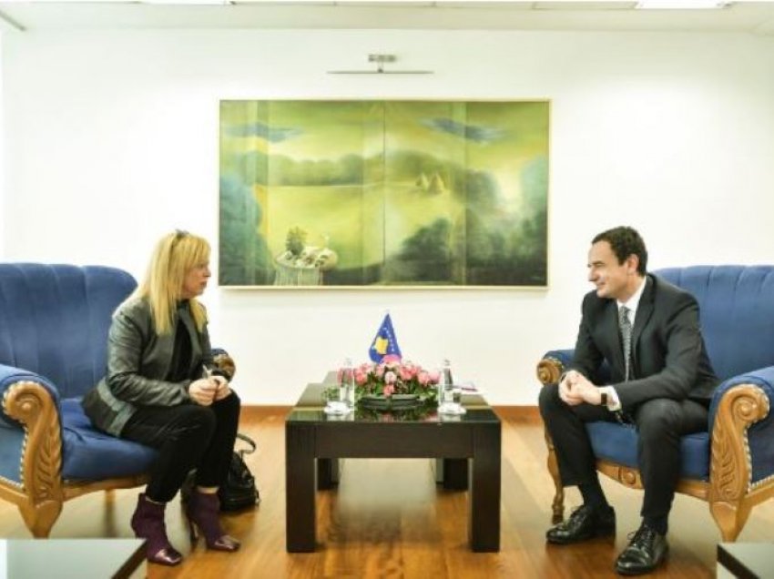 Kurti takohet me sopranon Inva Mula, diskutuan për zhvillimin e Operës së Kosovës