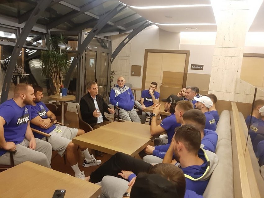 Para ndeshjes me Belgjikën, Saraçini iu drejtohet lojtarëve të Kombëtares së Kosovës