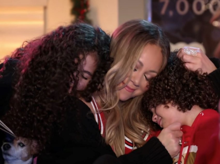 Mariah Carey publikoi këngën e re të Krishtlindjeve