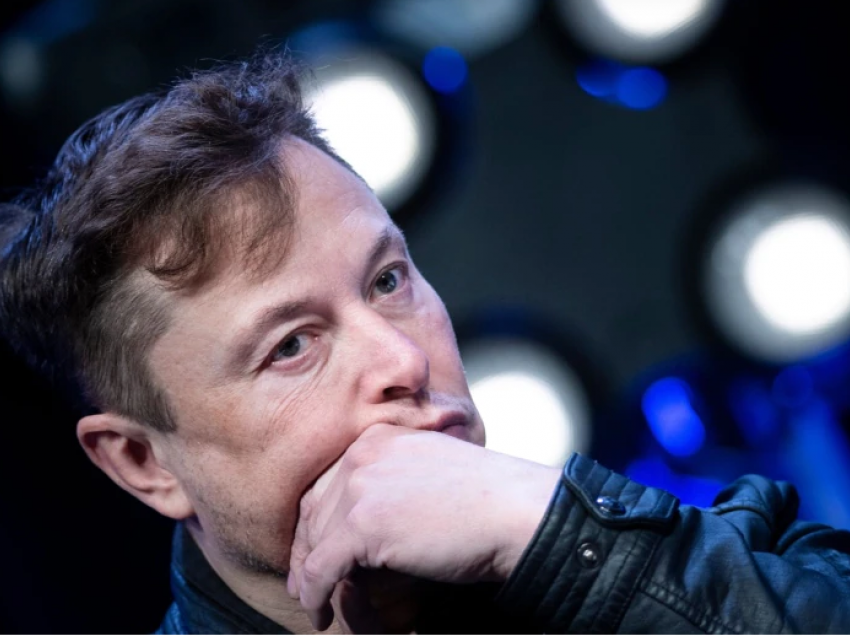 Musk pyet ndjekësit në Twitter për shitje të aksioneve