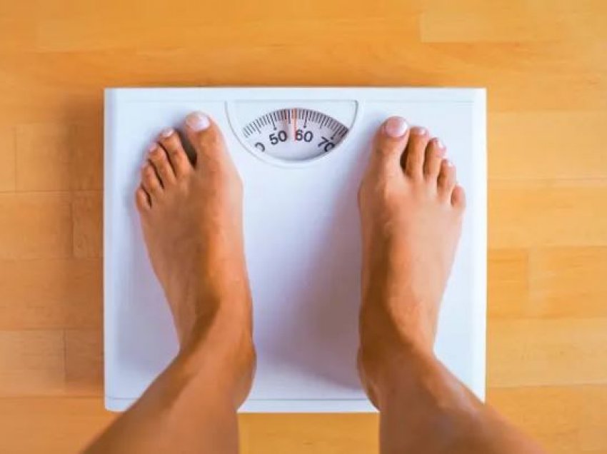 Arsyet pse pesha juaj mund të ndryshoi brenda ditës dhe çfarë të bëni për këtë