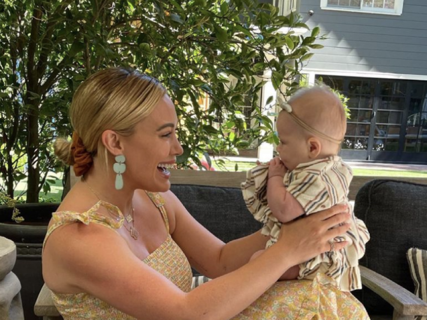Hilary Duff poston foton e vajzës dhe paraprin komentet: 'Do më thoni abuzuese fëmijësh'