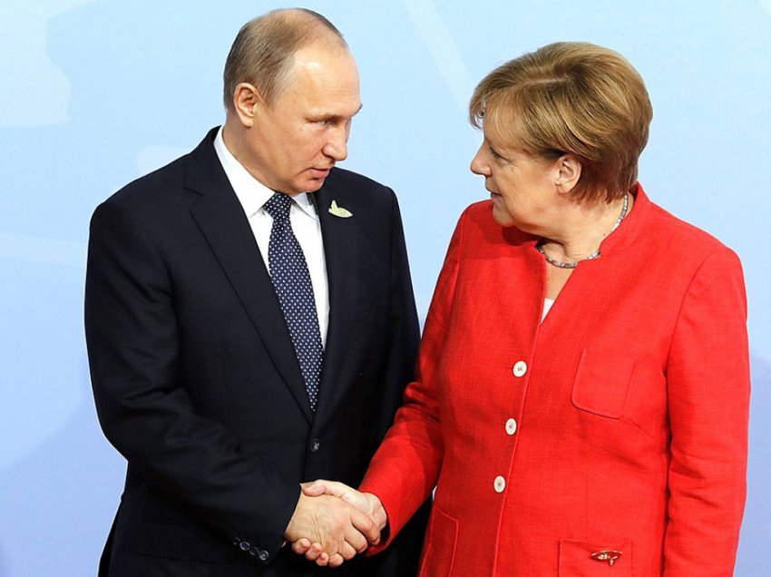 Merkel i kërkon Putinit t’i bëjë presion Bjellorusisë për “instrumentalizimin e migrantëve”