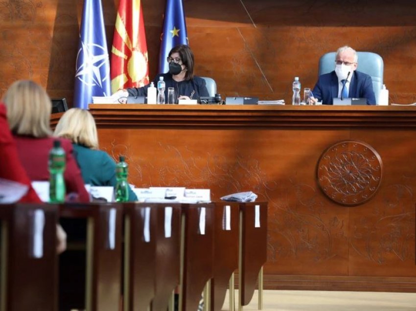 REL: Kuvendi maqedonas do të mbajë seancë për votë mosbesimi ndaj Qeverisë