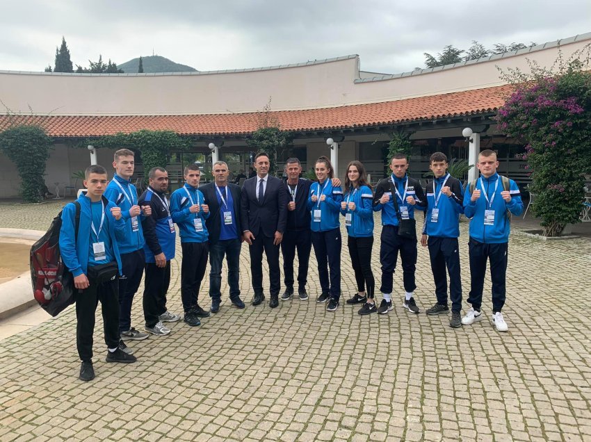 Ambasadori motivon garuesit e Kosovës 