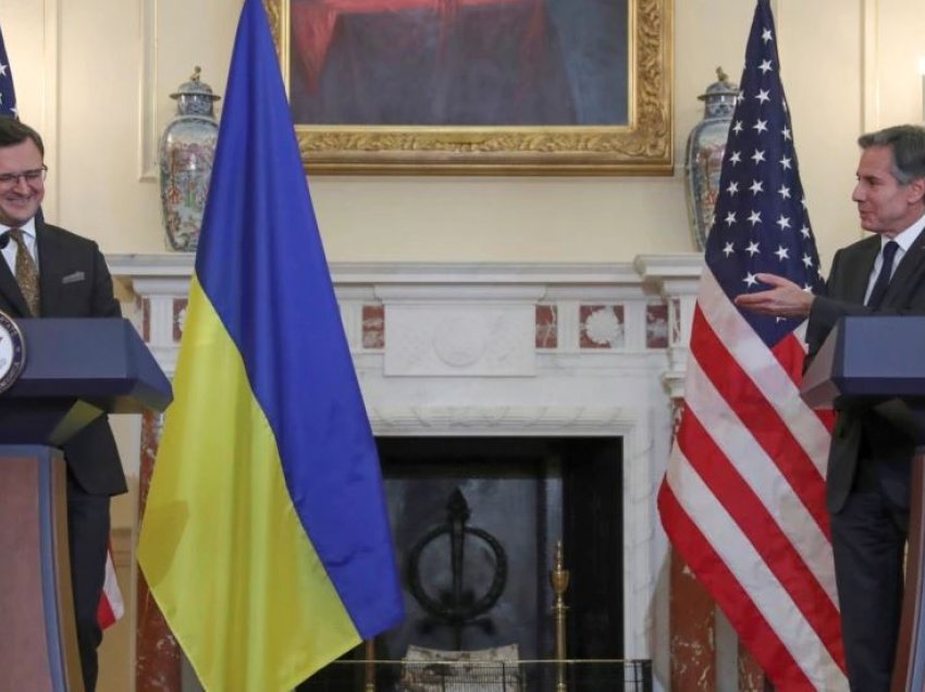 Sekretari Blinken paralajmëron Rusinë se do të ishte “një gabim i rëndë” pushtimi i Ukrainës