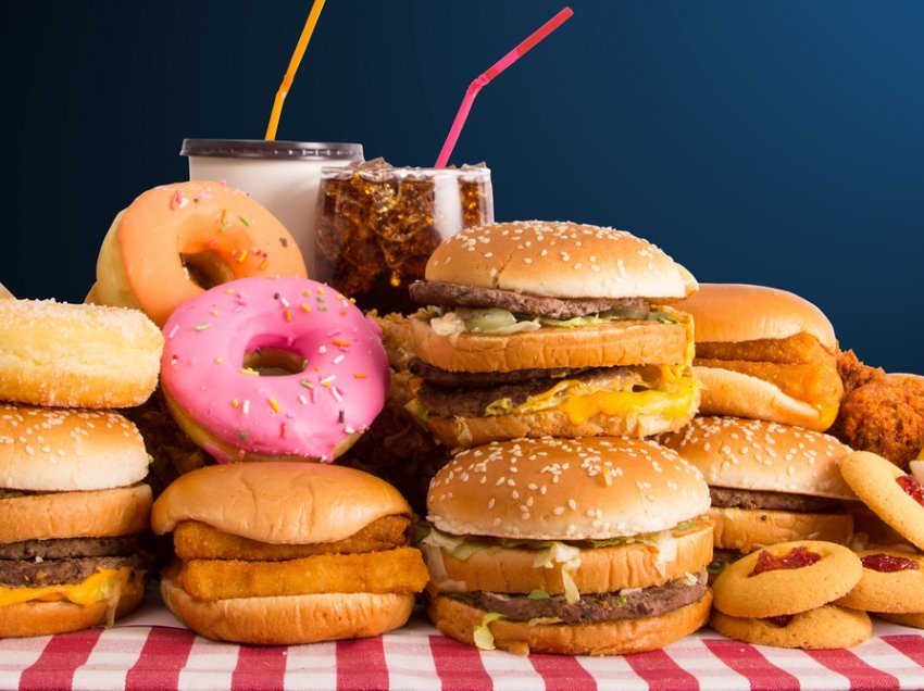 Këto janë ushqimet që nuk duhet të hani kurrë nëse vuani nga gastriti