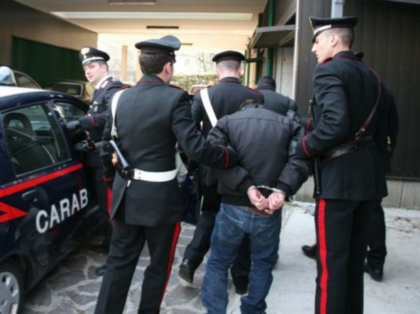 Korrieri shqiptar po dorëzonte kokainën, ja si ra në grackën e Policisë italiane
