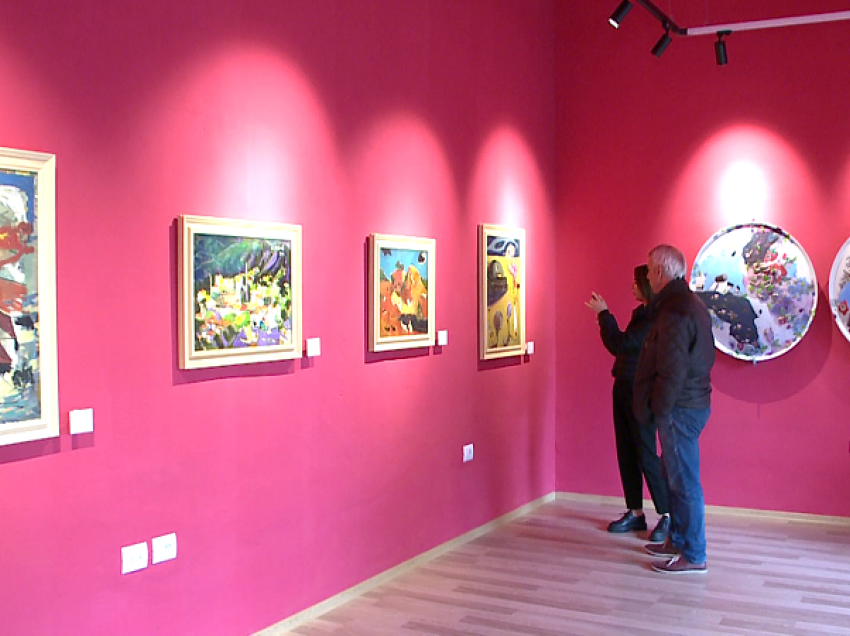 Galeria e artit të Tiranës/ Hapet me ekspozitën e veprave të Arben Bajos dhe Mustafa Arapit