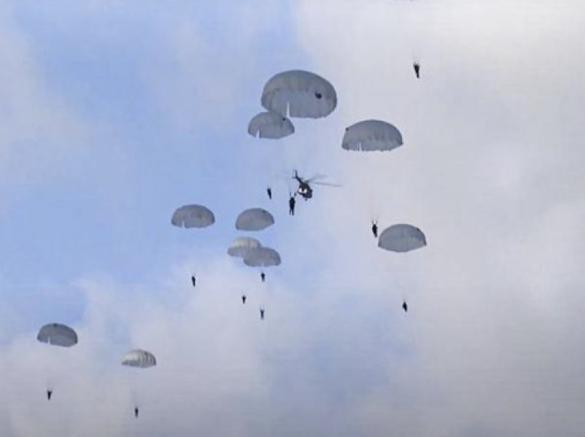 Dy parashutistë ushtarak rusë vdesin në Bjellorusi gjatë stërvitjeve të përbashkëta pranë kufirit polak