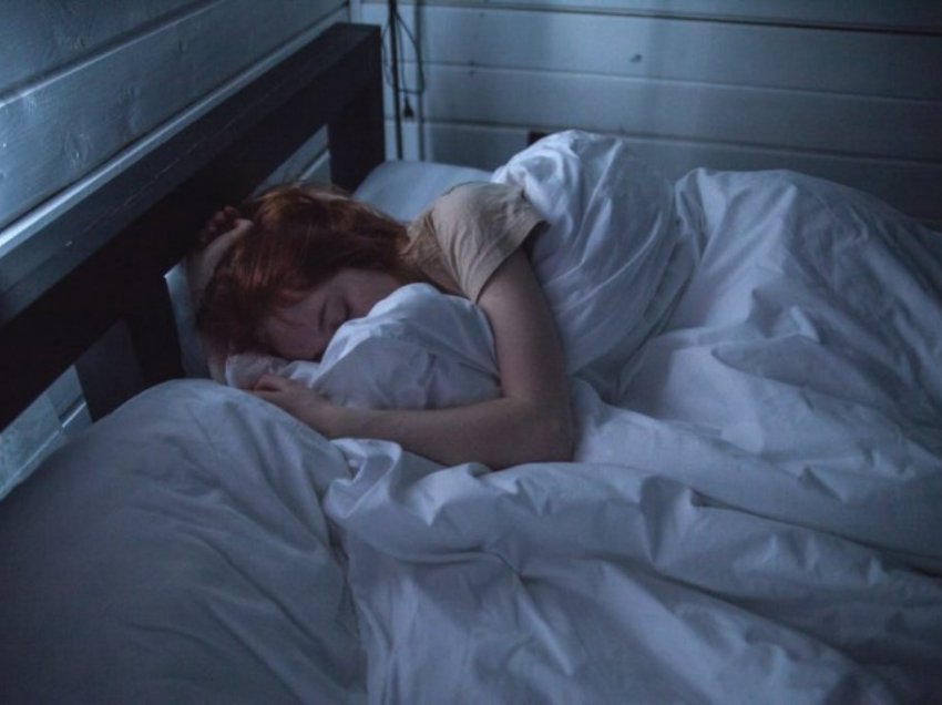Gjumi i tepërt mund të jetë një shenjë depresioni, ja arsyet