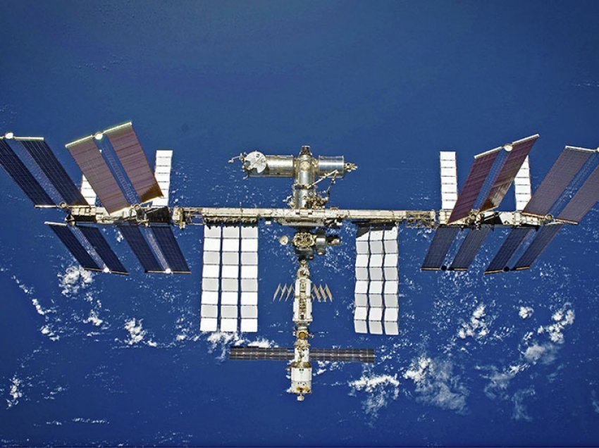Rusia hedh poshtë akuzat për rrezikimin e astronautëve në ISS