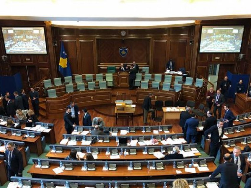 A po bllokohet Kuvendi nga një pakt i mundshëm i Listës serbe me shqiptarë, a është skenar ala ‘Thaçi-Vuçiq’!?