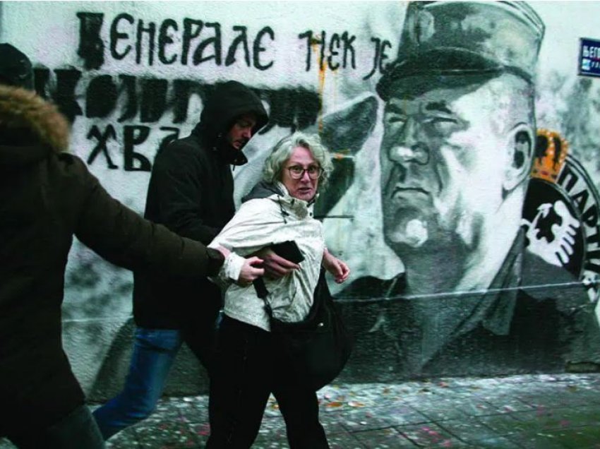 Në shtatë komuna brenda Beogradit ka murale për kriminelin e luftës Ratko Mladiç!!