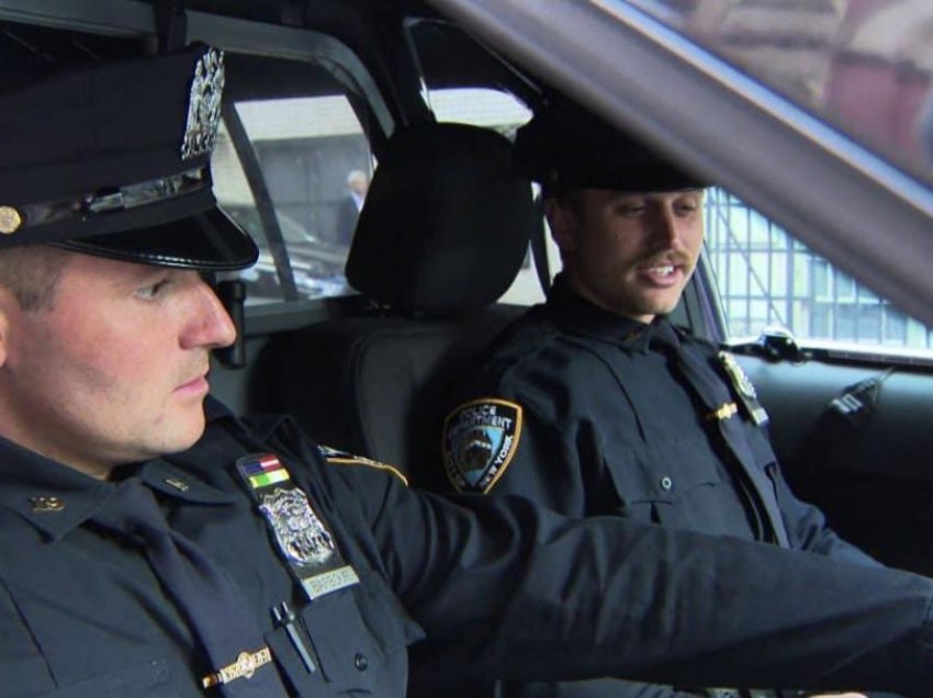 Dy Oficer policie në New York, 