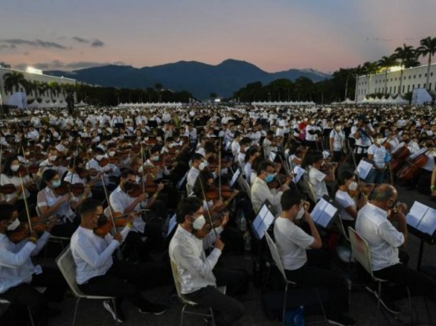 ​Venezuela thyen rekordin për orkestrën më të madhe në botë