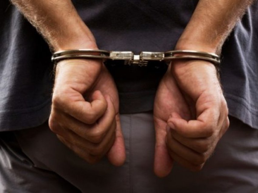 Arrestohet një 23 vjeçar në Mitrovicë, policia i gjeti substanca narkotike