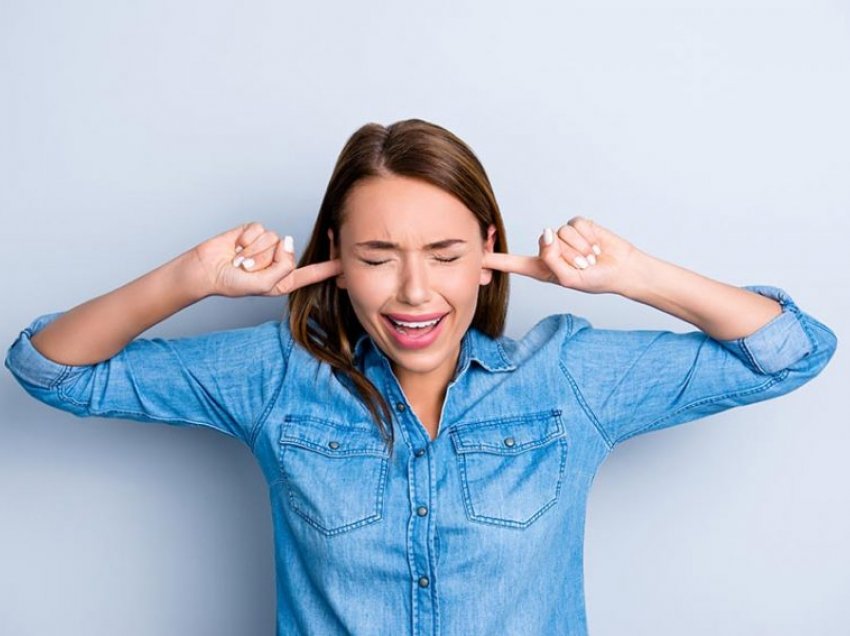 Kur tingujt e përditshëm shkaktojnë shqetësim, simptomat e misofonisë